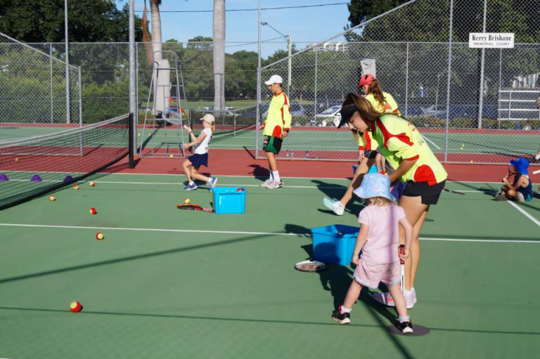 Coaching juniour on court Kasey n 768x511