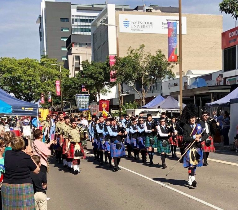 Start of the TTD Clans Parade 2019 768x678